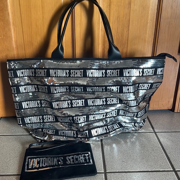 NWOT VICTORIAS SECRET TOTE & wristlet - Picture 1 of 5